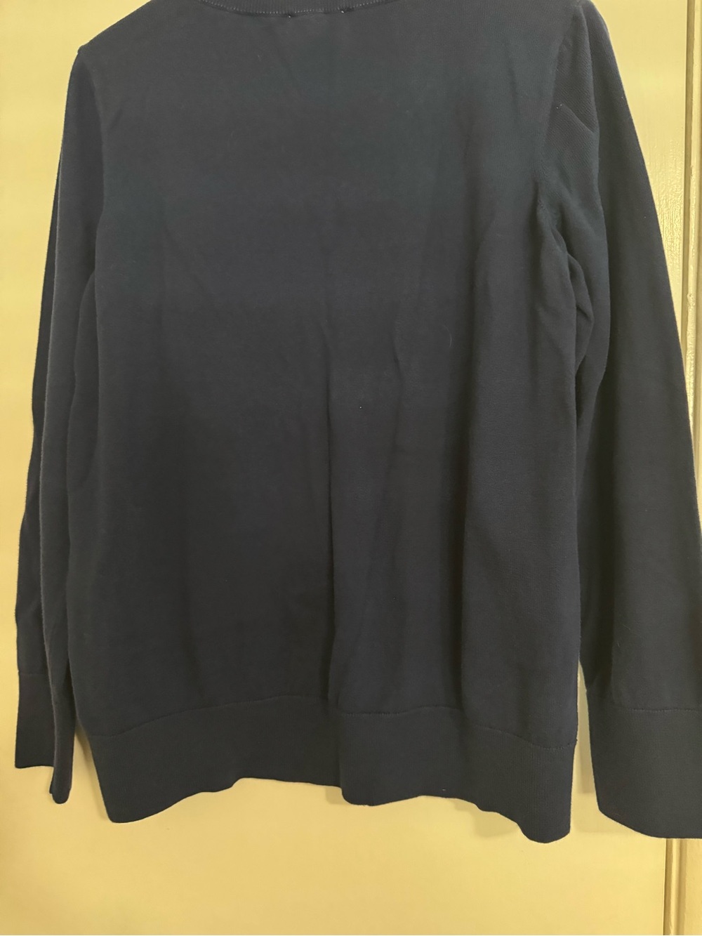 Vineyard Vines Navy Women's V-Neck Sweater - Picture 2 of 4